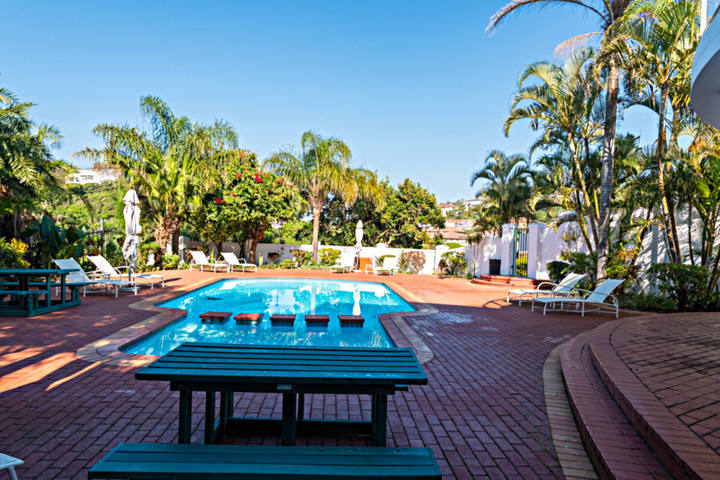 Long Island 11 Complex Pool